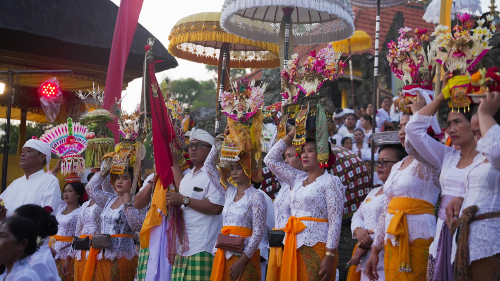 Lestarikan Warisan Budaya Ddan Cegah Energi Negatif, Desa Adat Blahkiuh Laksanakan Tradisi “Ngerebeg”